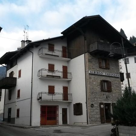 Albergo Meuble Tarandan Форни-ди-Сопра Экстерьер фото