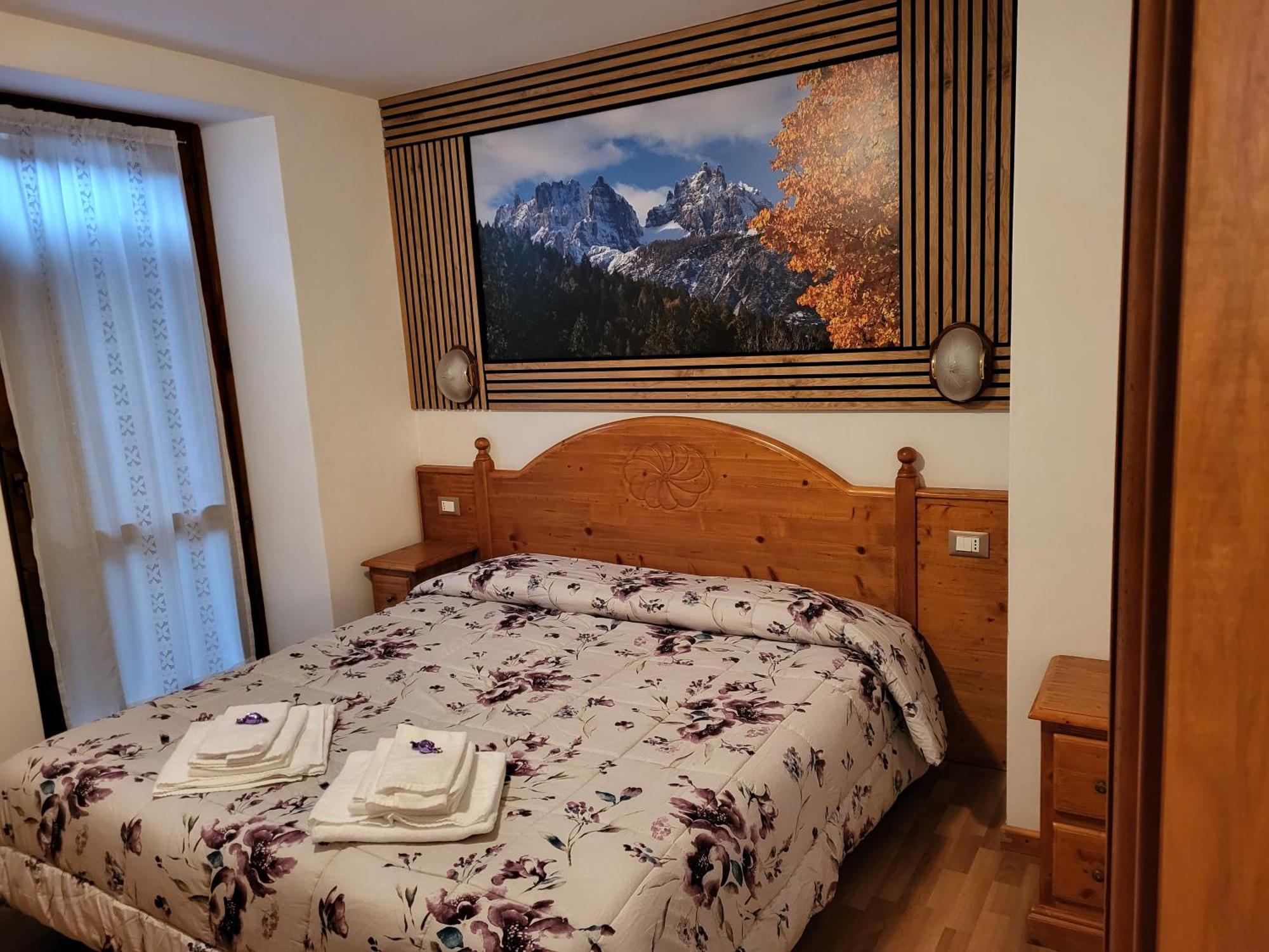 Albergo Meuble Tarandan Форни-ди-Сопра Экстерьер фото