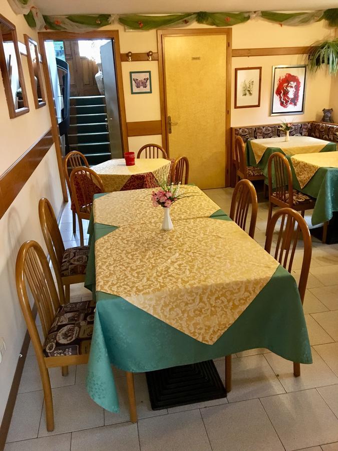Albergo Meuble Tarandan Форни-ди-Сопра Экстерьер фото